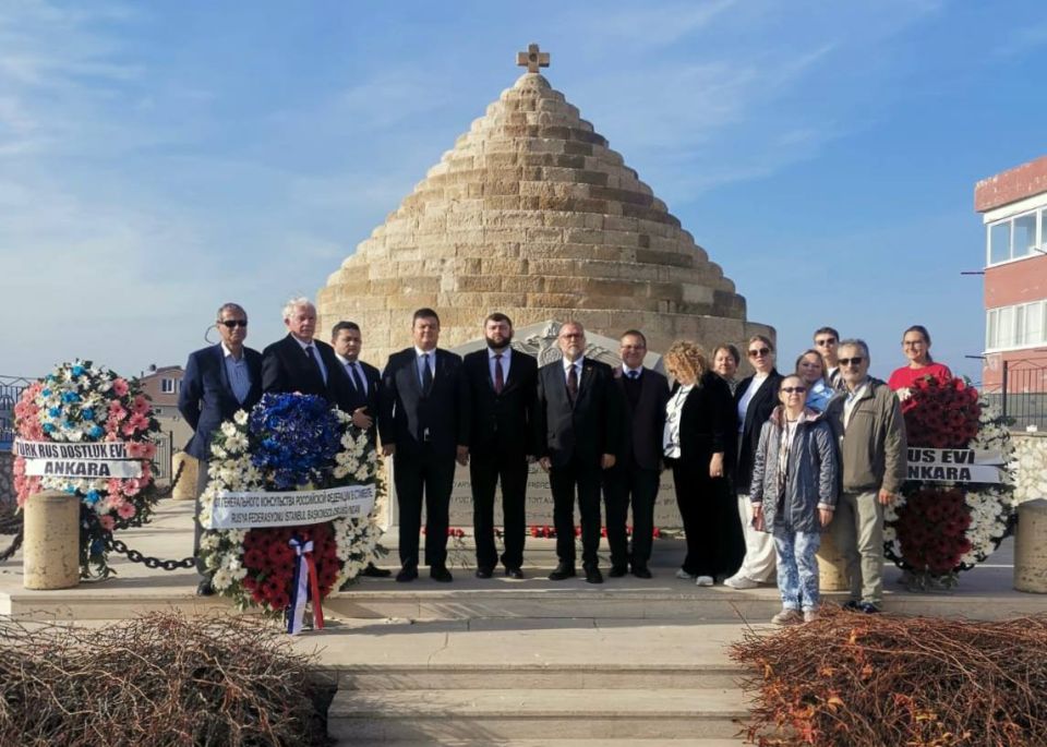 22 ноября у мемориала русским воинам в Гелиболу состоялась церемония возложения венков по случаю 105-ой годовщины прибытия Белой гвардии из Крыма в Турцию