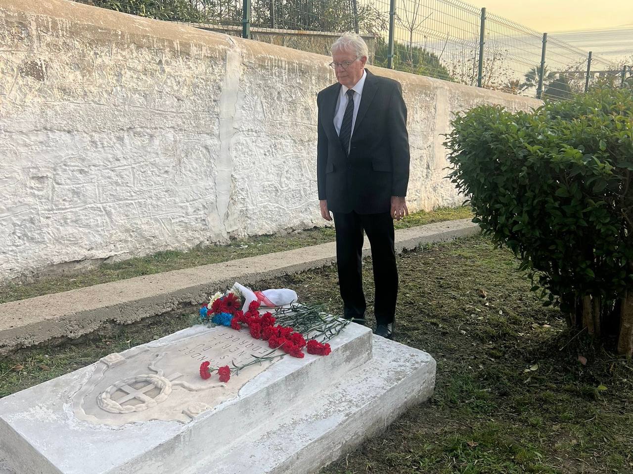 22 ноября у мемориала русским воинам в Гелиболу состоялась церемония возложения венков по случаю 105-ой годовщины прибытия Белой гвардии из Крыма в Турцию 22 ноября у мемориала русским воинам в Гелиболу состоялась церемония возложения венков по случаю 105-ой годовщины прибытия Белой гвардии из Крыма в Турцию