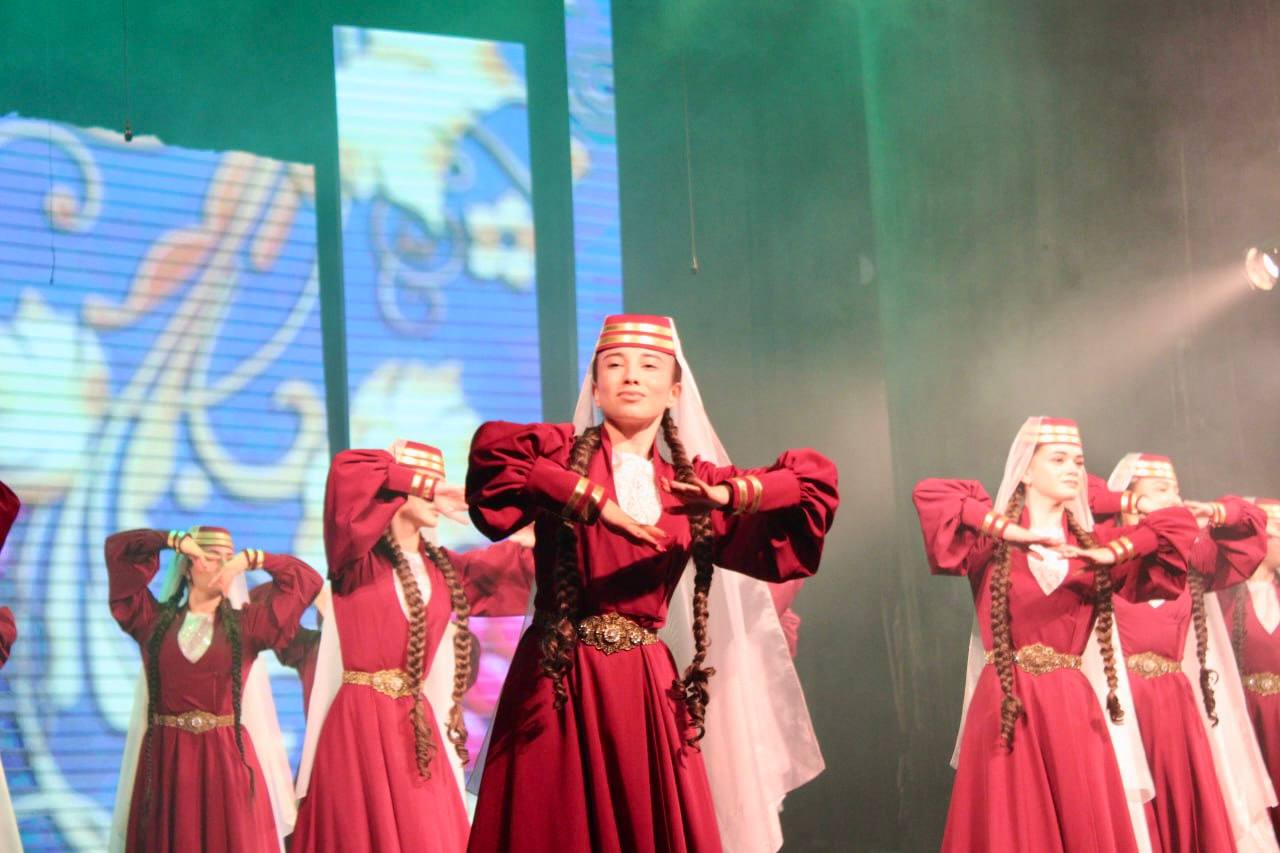 В Крыму ярко и торжественно прошёл долгожданный Гала-концерт Республиканского фестиваля-конкурса крымскотатарской культуры и искусства «Къырым нагьмелери»! В Крыму ярко и торжественно прошёл долгожданный Гала-концерт Республиканского фестиваля-конкурса крымскотатарской культуры и искусства «Къырым нагьмелери»!