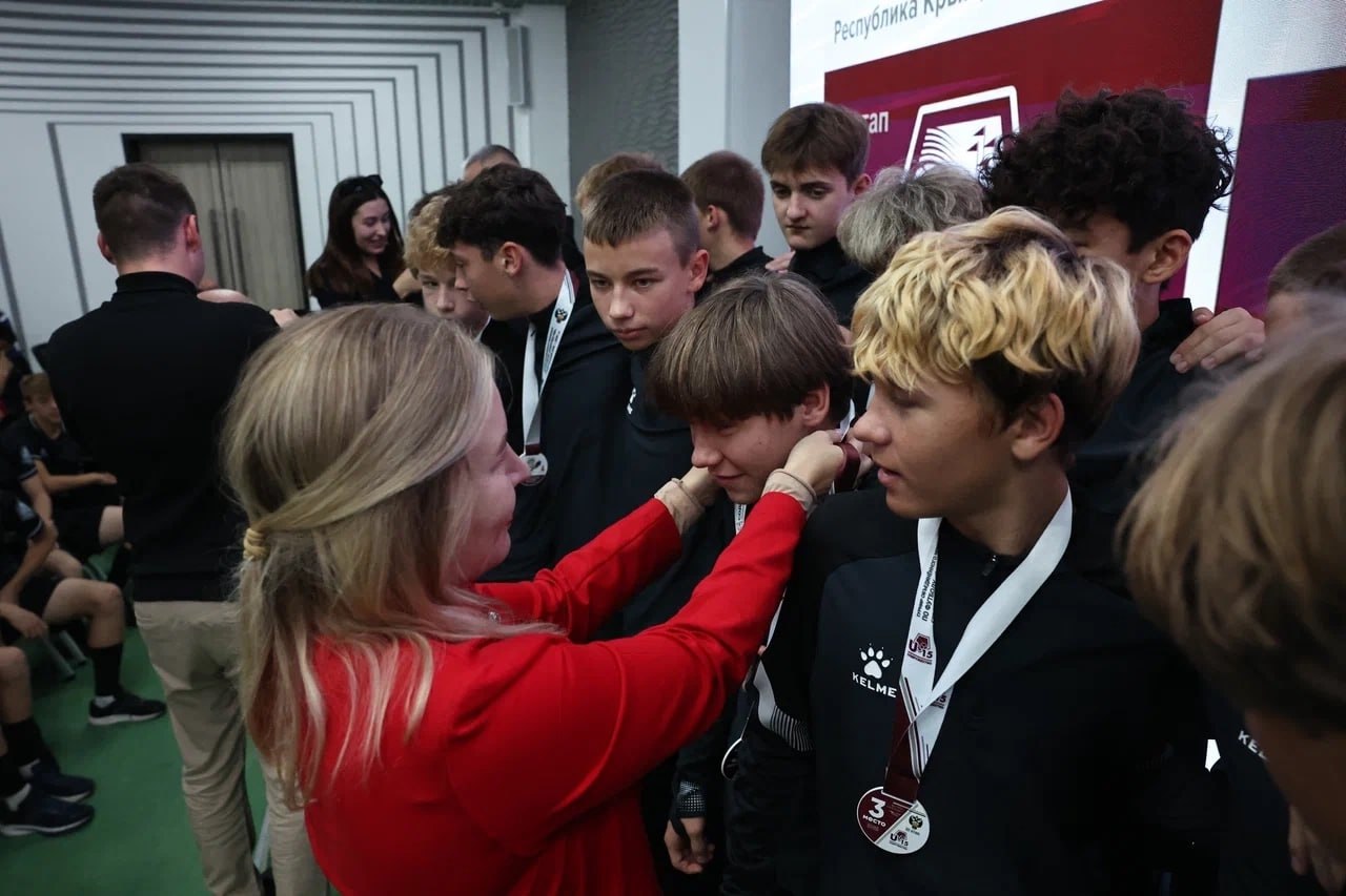 В Крыму прошла церемония награждения третьего этапа Объединённого чемпионата по футболу «Содружество» (U-15) В Крыму прошла церемония награждения третьего этапа Объединённого чемпионата по футболу «Содружество» (U-15)