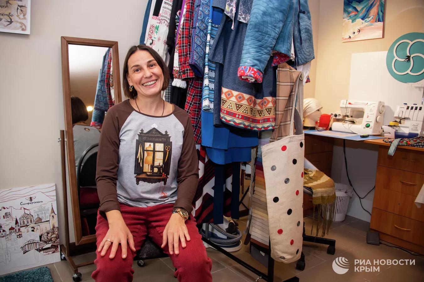Русский стиль и текстиль: в Крыму дизайнер создает уникальную одежду