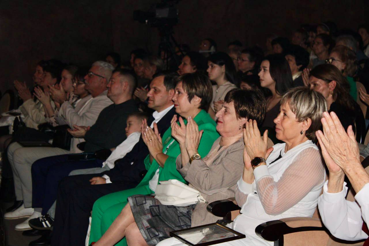 В Крыму ярко и торжественно прошёл долгожданный Гала-концерт Республиканского фестиваля-конкурса крымскотатарской культуры и искусства «Къырым нагьмелери»! В Крыму ярко и торжественно прошёл долгожданный Гала-концерт Республиканского фестиваля-конкурса крымскотатарской культуры и искусства «Къырым нагьмелери»!