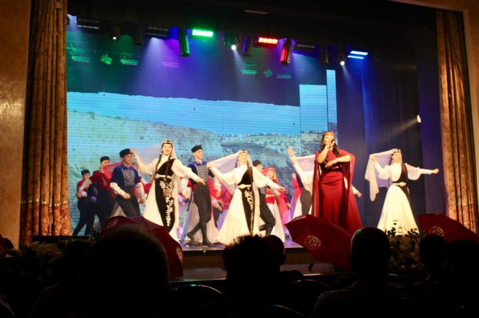 В Крыму ярко и торжественно прошёл долгожданный Гала-концерт Республиканского фестиваля-конкурса крымскотатарской культуры и искусства «Къырым нагьмелери»!