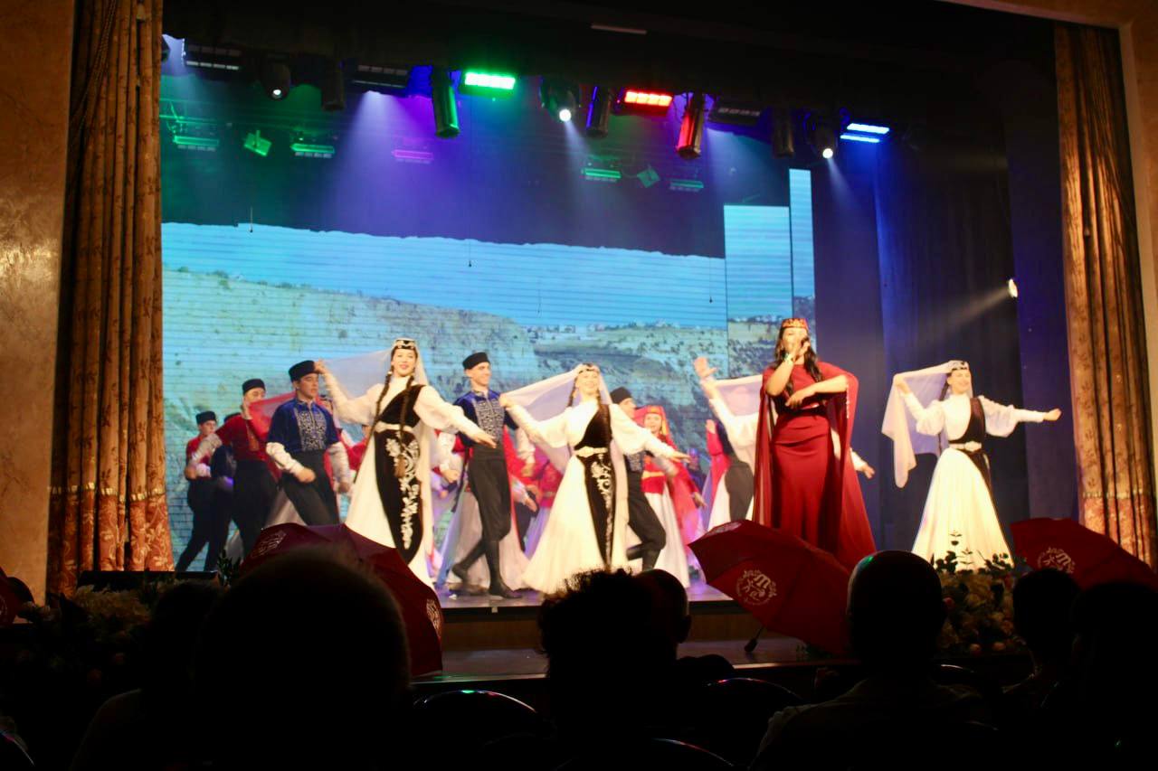 В Крыму ярко и торжественно прошёл долгожданный Гала-концерт Республиканского фестиваля-конкурса крымскотатарской культуры и искусства «Къырым нагьмелери»!