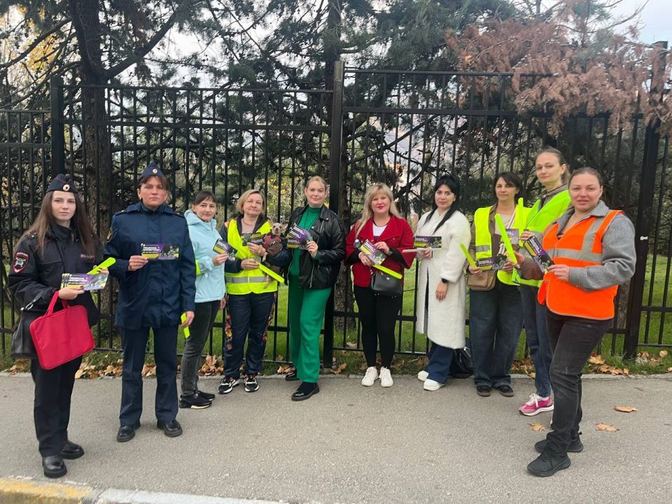 Ялтинские инспекторы и «Родительский патруль» проверили соблюдение ПДД по пути в школу