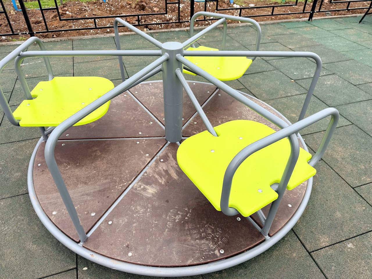 В селе Внуково установлена новая детская площадка В селе Внуково установлена новая детская площадка