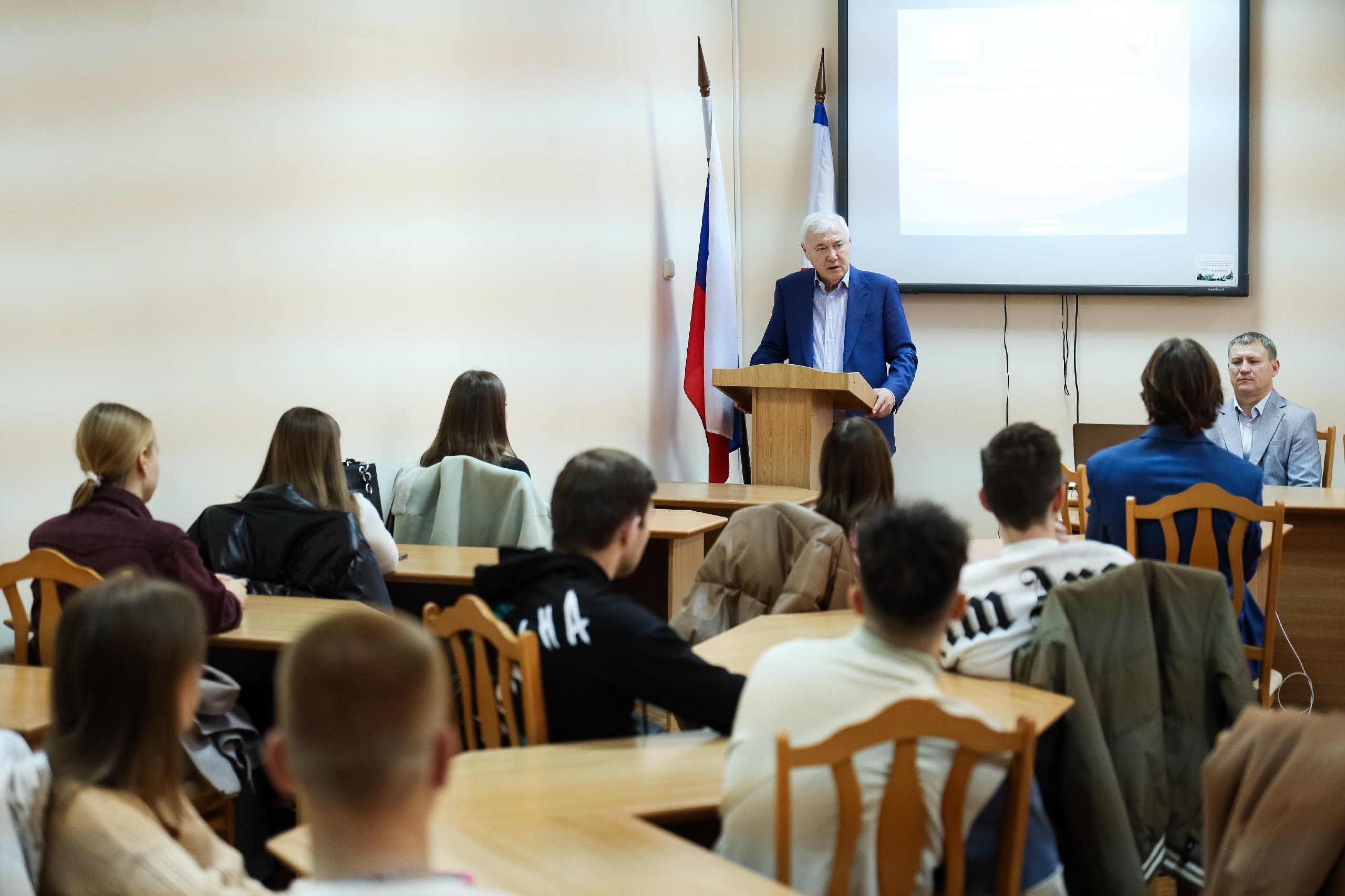 Анатолий Аксаков провел просветительские мероприятия со студентами ведущих вузов республики