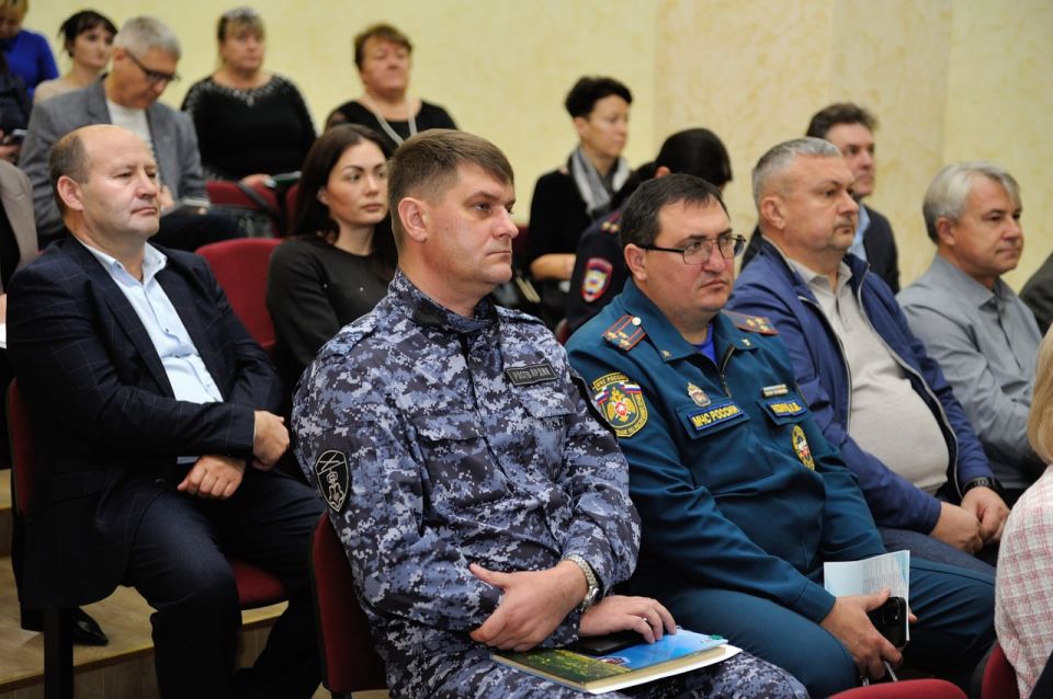 В Евпатории состоялся семинар-практикум по антитеррористической безопасности для руководителей образовательных организаций В Евпатории состоялся семинар-практикум по антитеррористической безопасности для руководителей образовательных организаций