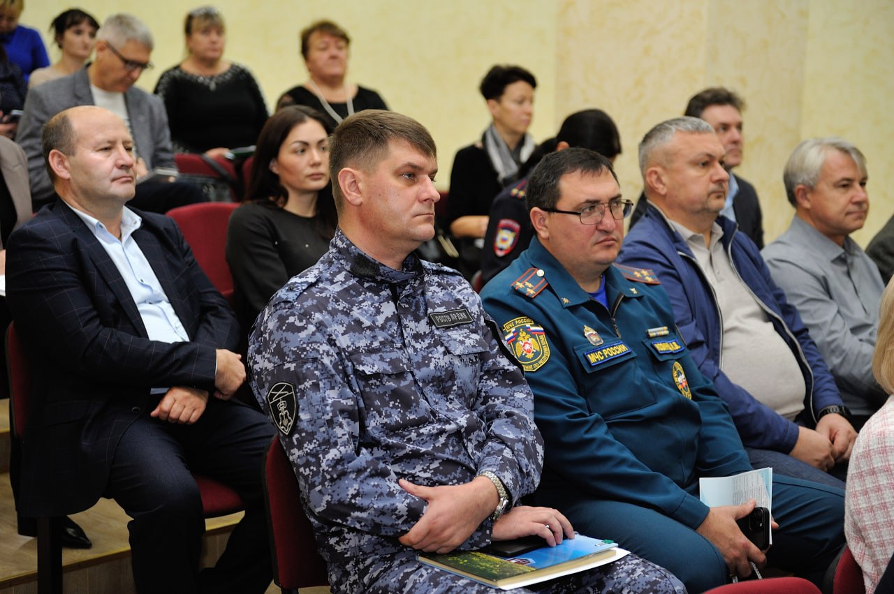 В Евпатории состоялся семинар-практикум по антитеррористической безопасности для руководителей образовательных организаций В Евпатории состоялся семинар-практикум по антитеррористической безопасности для руководителей образовательных организаций