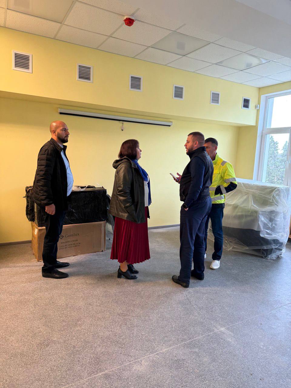 Кирилл Чебышев: Сегодня вместе с первым заместителем главы администрации Ольгой Олейник, заместителем главы Вазгеном Карапетяном и директором Судакского филиала «Воды Крыма» Владимиром Кедиком посетил несколько объектов в... Кирилл Чебышев: Сегодня вместе с первым заместителем главы администрации Ольгой Олейник, заместителем главы Вазгеном Карапетяном и директором Судакского филиала «Воды Крыма» Владимиром Кедиком посетил несколько объектов в...