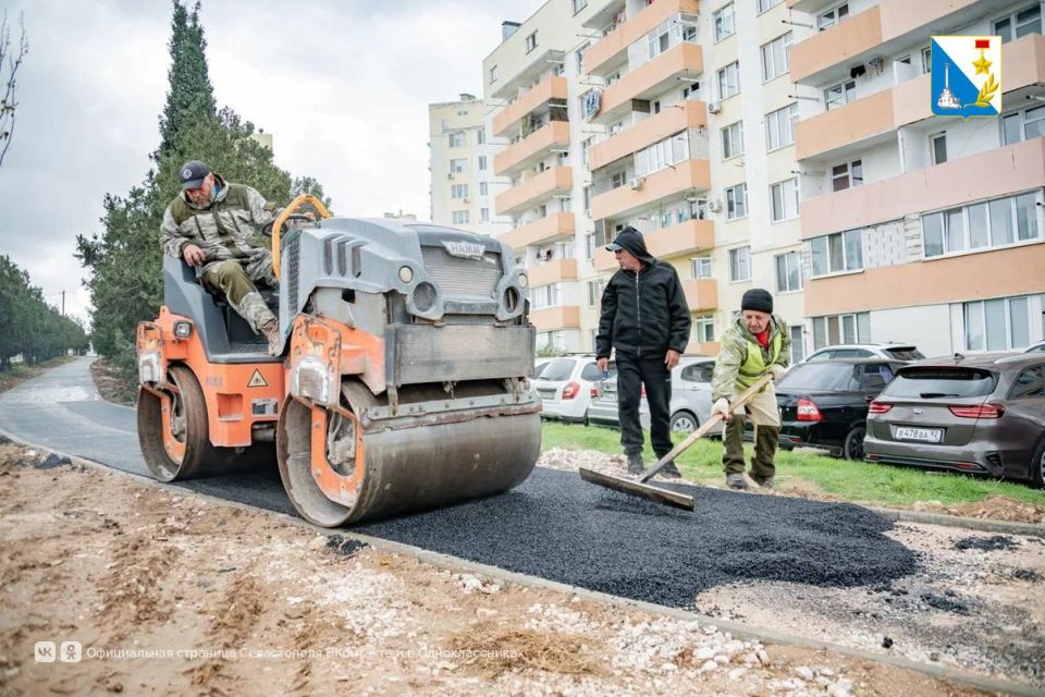 Завершаем благоустройство пешеходной сети на улице Лиговской в Казачьей бухте Завершаем благоустройство пешеходной сети на улице Лиговской в Казачьей бухте