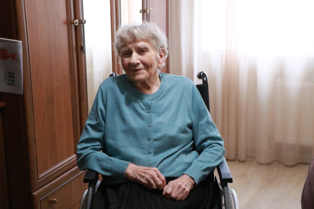 Анжелика Ястребова: Огромная честь поздравить с Днем рождения замечательную Антонину Александровну Меледину, которой 23 ноября исполнилось 102 года! Этот юбилей — не просто дата, а символ неиссякаемой силы духа, мудрости и... Анжелика Ястребова: Огромная честь поздравить с Днем рождения замечательную Антонину Александровну Меледину, которой 23 ноября исполнилось 102 года! Этот юбилей — не просто дата, а символ неиссякаемой силы духа, мудрости и...