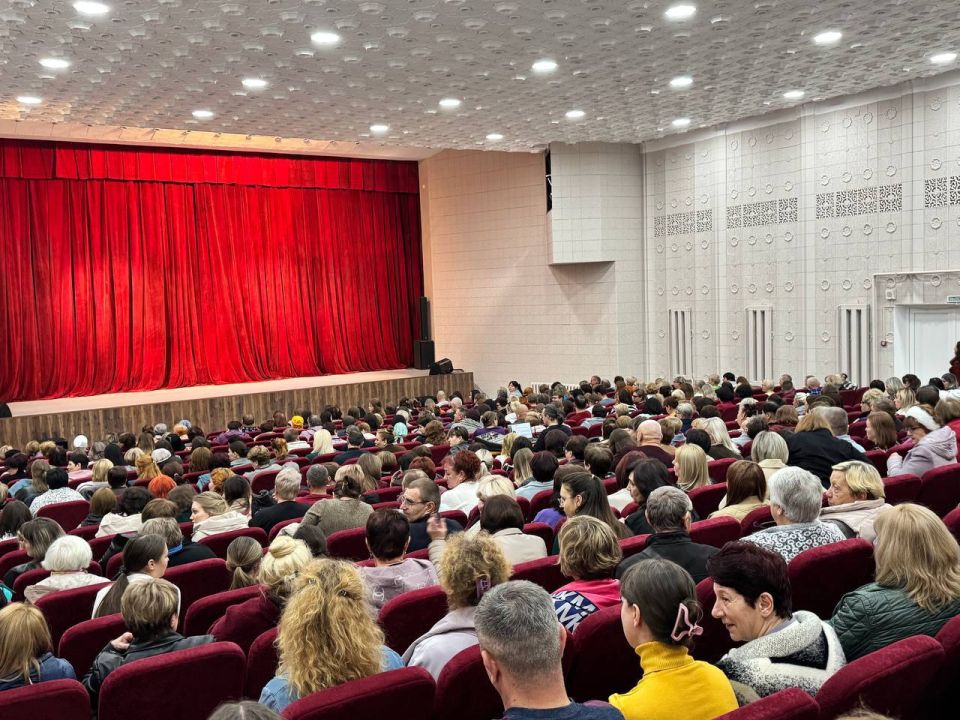 Антон Кравец: В нашем районном Доме культуры Государственный академический музыкальный театр Республики Крым представил искрометный спектакль-шутку «Водевиль»! Антон Кравец: В нашем районном Доме культуры Государственный академический музыкальный театр Республики Крым представил искрометный спектакль-шутку «Водевиль»!