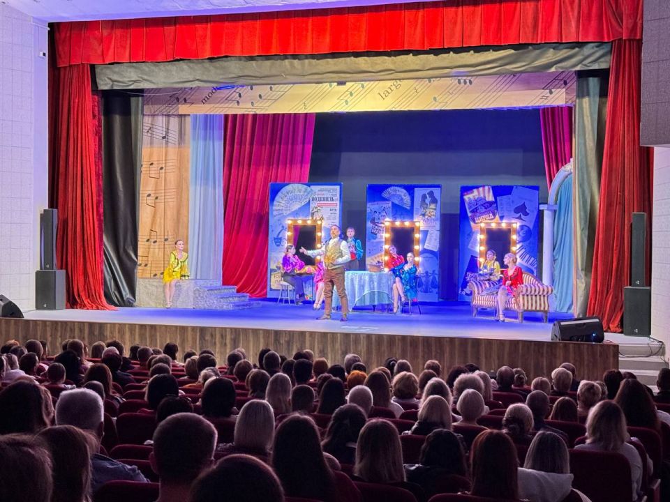 Антон Кравец: В нашем районном Доме культуры Государственный академический музыкальный театр Республики Крым представил искрометный спектакль-шутку «Водевиль»! Антон Кравец: В нашем районном Доме культуры Государственный академический музыкальный театр Республики Крым представил искрометный спектакль-шутку «Водевиль»!