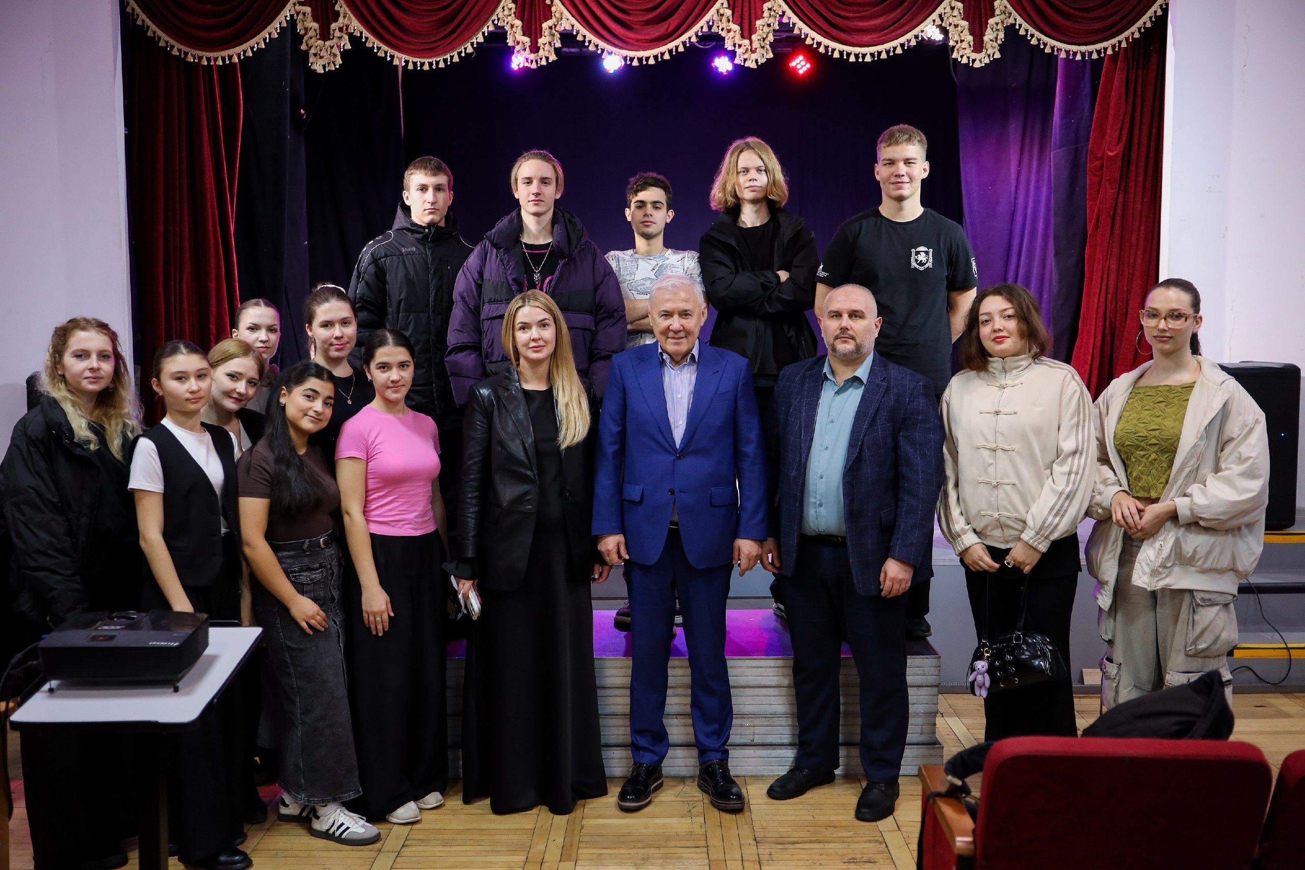 Анатолий Аксаков провел просветительские мероприятия со студентами ведущих вузов республики Анатолий Аксаков провел просветительские мероприятия со студентами ведущих вузов республики