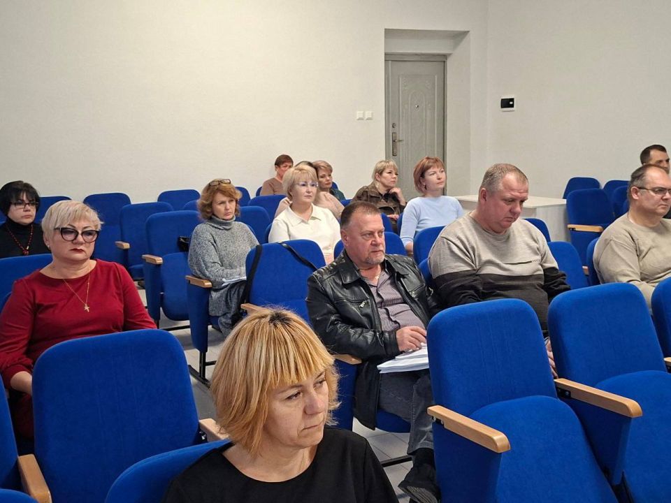 Антон Кравец: Провел аппаратное совещание с руководителями структурных подразделений администрации Нижнегорского района Антон Кравец: Провел аппаратное совещание с руководителями структурных подразделений администрации Нижнегорского района