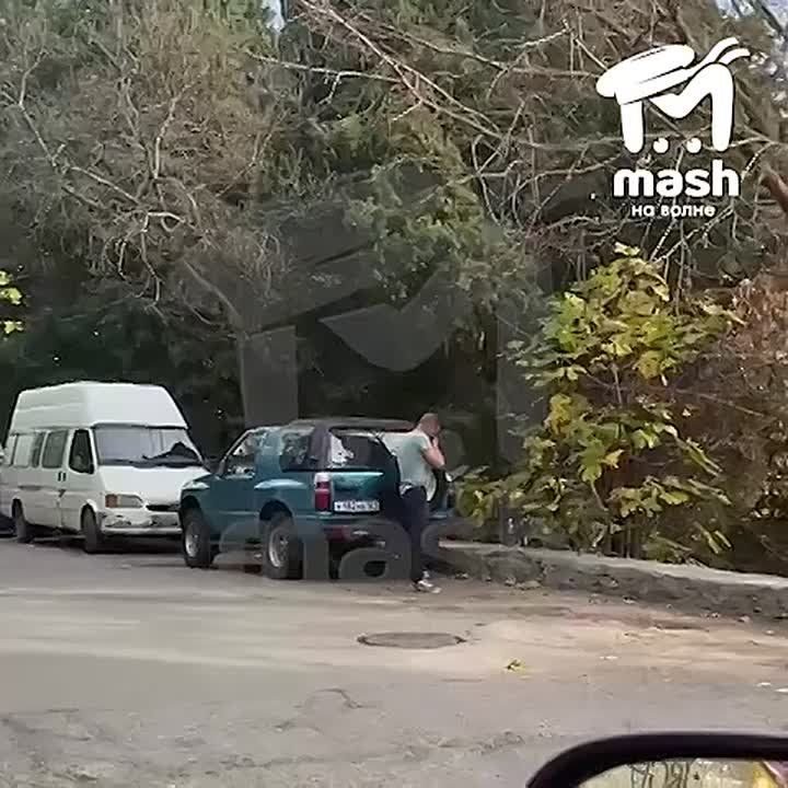 Говорят, чтобы сыграть роль душевнобольного человека, Хоакин Феникс месяц наблюдал за этим челиксом с Фурмана в Ялте