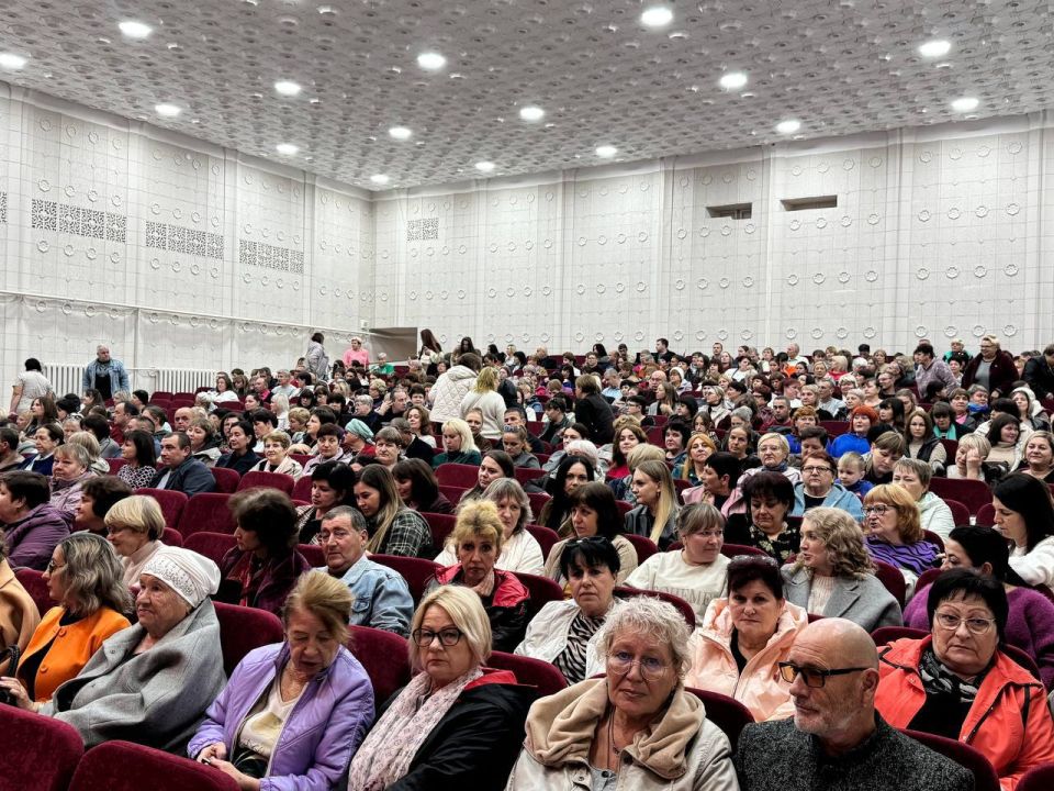 Антон Кравец: В нашем районном Доме культуры Государственный академический музыкальный театр Республики Крым представил искрометный спектакль-шутку «Водевиль»! Антон Кравец: В нашем районном Доме культуры Государственный академический музыкальный театр Республики Крым представил искрометный спектакль-шутку «Водевиль»!