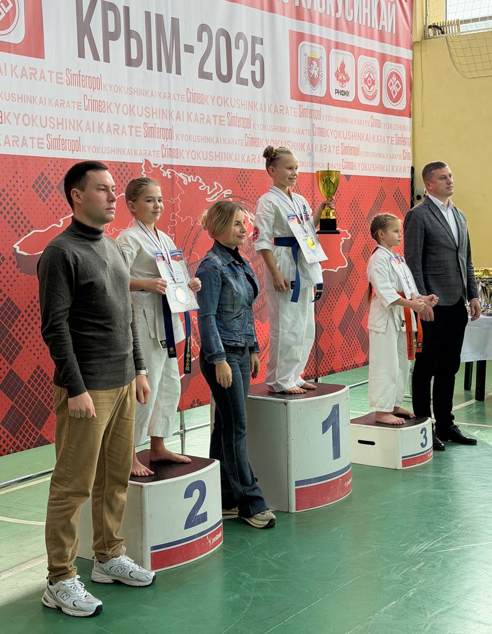Ольга Торубарова: Совместно с ветераном боевых действий, участником кадрового проекта «Герои Крыма» приняли участие в награждении спортсменов, завоевавших призовые места на республиканских соревнованиях по киокусинкаю Ольга Торубарова: Совместно с ветераном боевых действий, участником кадрового проекта «Герои Крыма» приняли участие в награждении спортсменов, завоевавших призовые места на республиканских соревнованиях по киокусинкаю