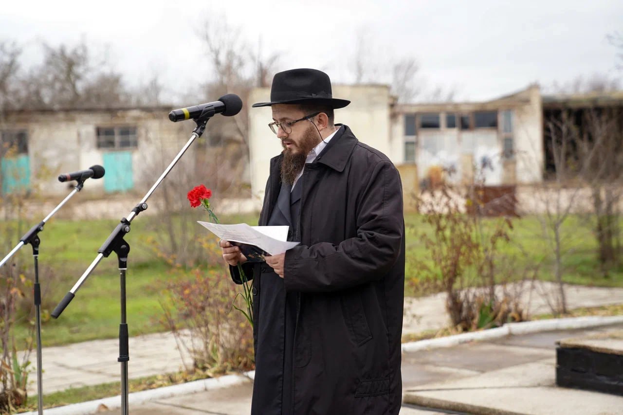 В Евпатории почтили память крымчаков и евреев, ставших жертвами нацизма В Евпатории почтили память крымчаков и евреев, ставших жертвами нацизма