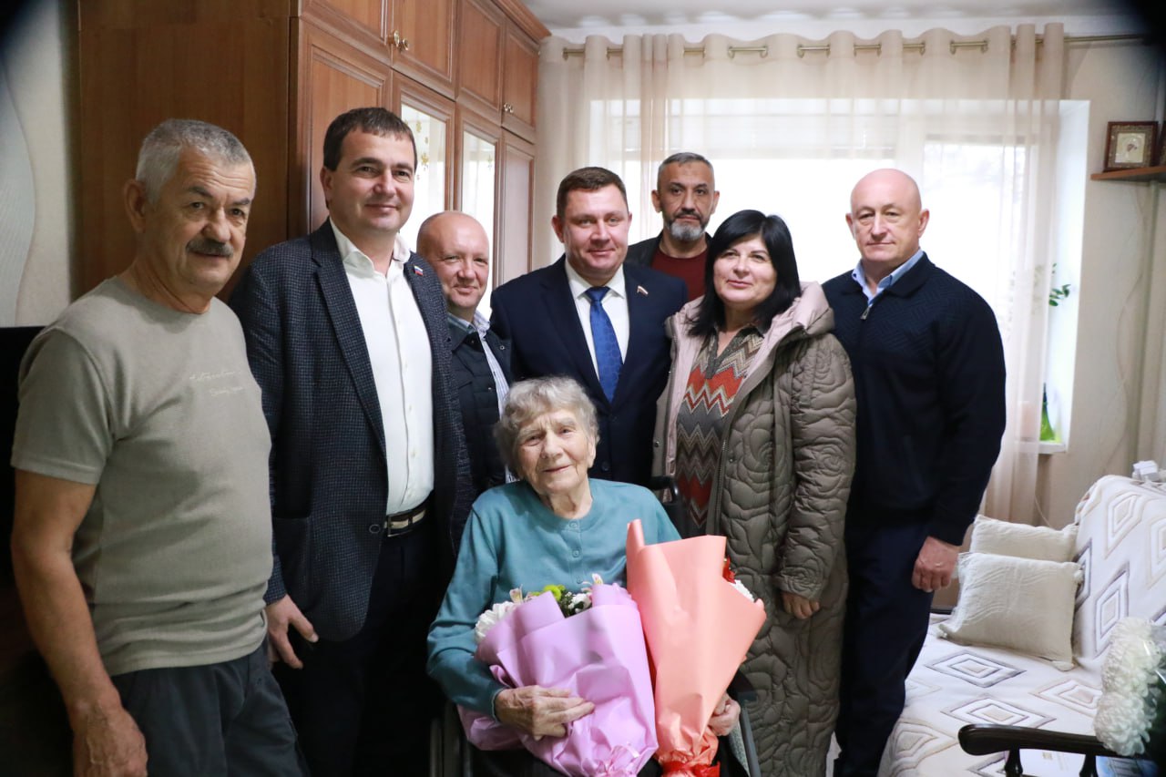 Анжелика Ястребова: Огромная честь поздравить с Днем рождения замечательную Антонину Александровну Меледину, которой 23 ноября исполнилось 102 года! Этот юбилей — не просто дата, а символ неиссякаемой силы духа, мудрости и...