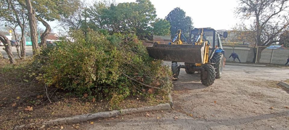 Вода Крыма: 21 ноября Феодосийский филиал присоединился к городскому субботнику!