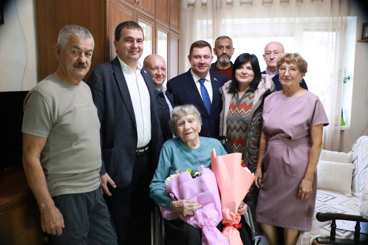 Ольга Урайкина: Сегодня мы хотим отметить особый праздник - День Рождения Антонины Александровны Мелединой, которой 23 ноября исполнилось 102 года ! Ольга Урайкина: Сегодня мы хотим отметить особый праздник - День Рождения Антонины Александровны Мелединой, которой 23 ноября исполнилось 102 года !