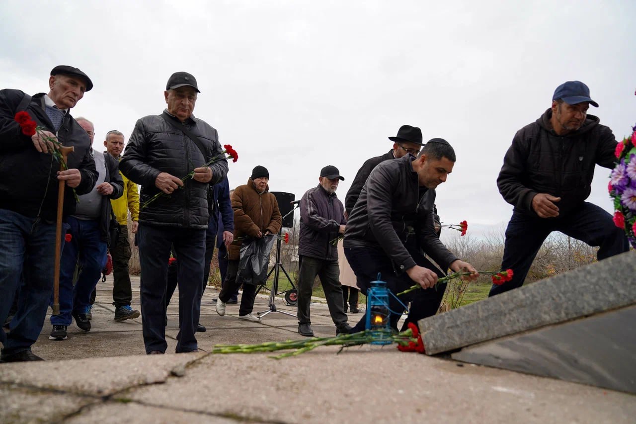 В Евпатории почтили память крымчаков и евреев, ставших жертвами нацизма В Евпатории почтили память крымчаков и евреев, ставших жертвами нацизма