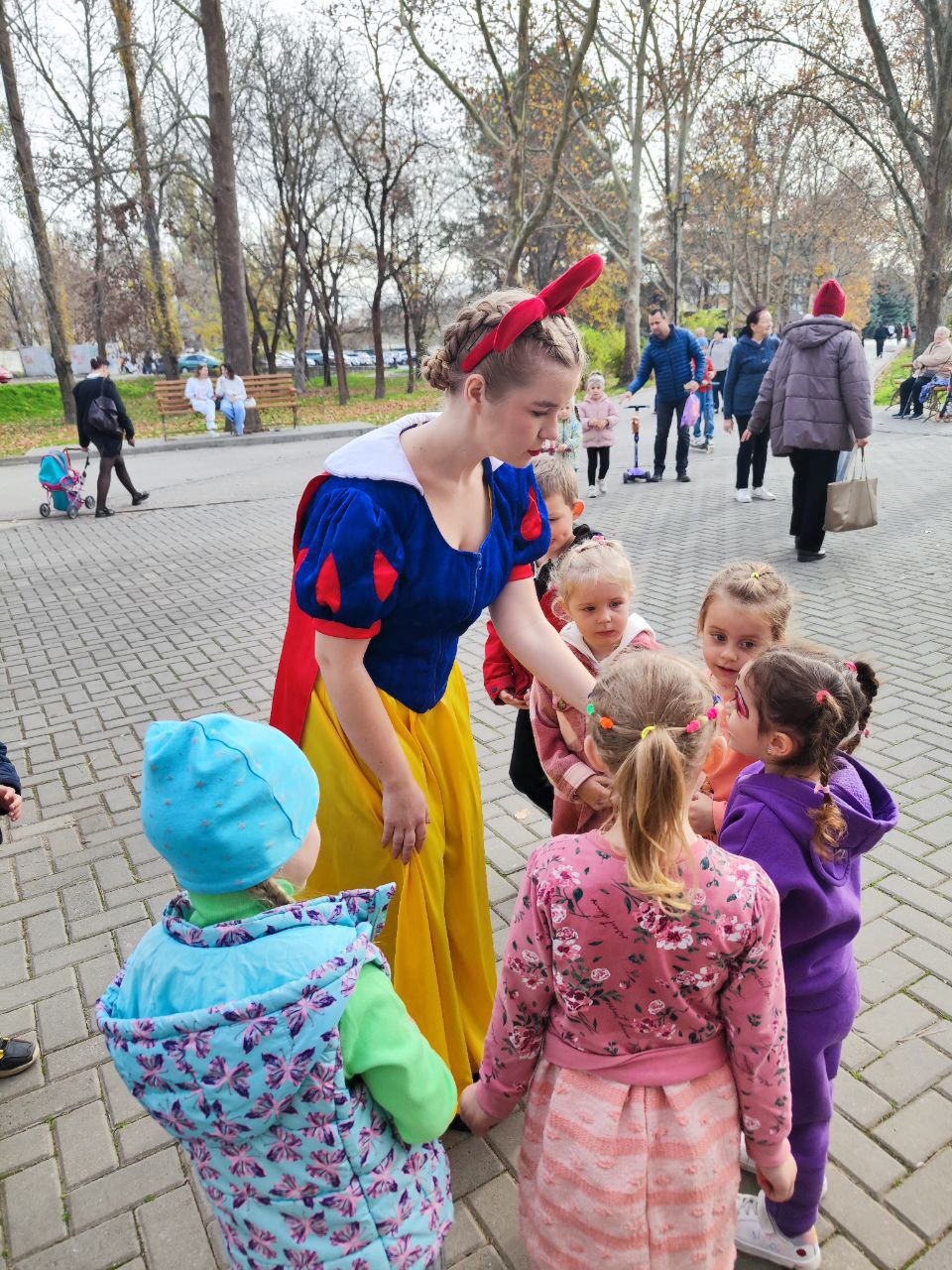 На территории парка им. Ю.А. Гагарина в эти выходные сотрудниками МБУК «Парки столицы» были организованы детские игровые программы «Загадай свою мечту» и «В стране чудес» На территории парка им. Ю.А. Гагарина в эти выходные сотрудниками МБУК «Парки столицы» были организованы детские игровые программы «Загадай свою мечту» и «В стране чудес»