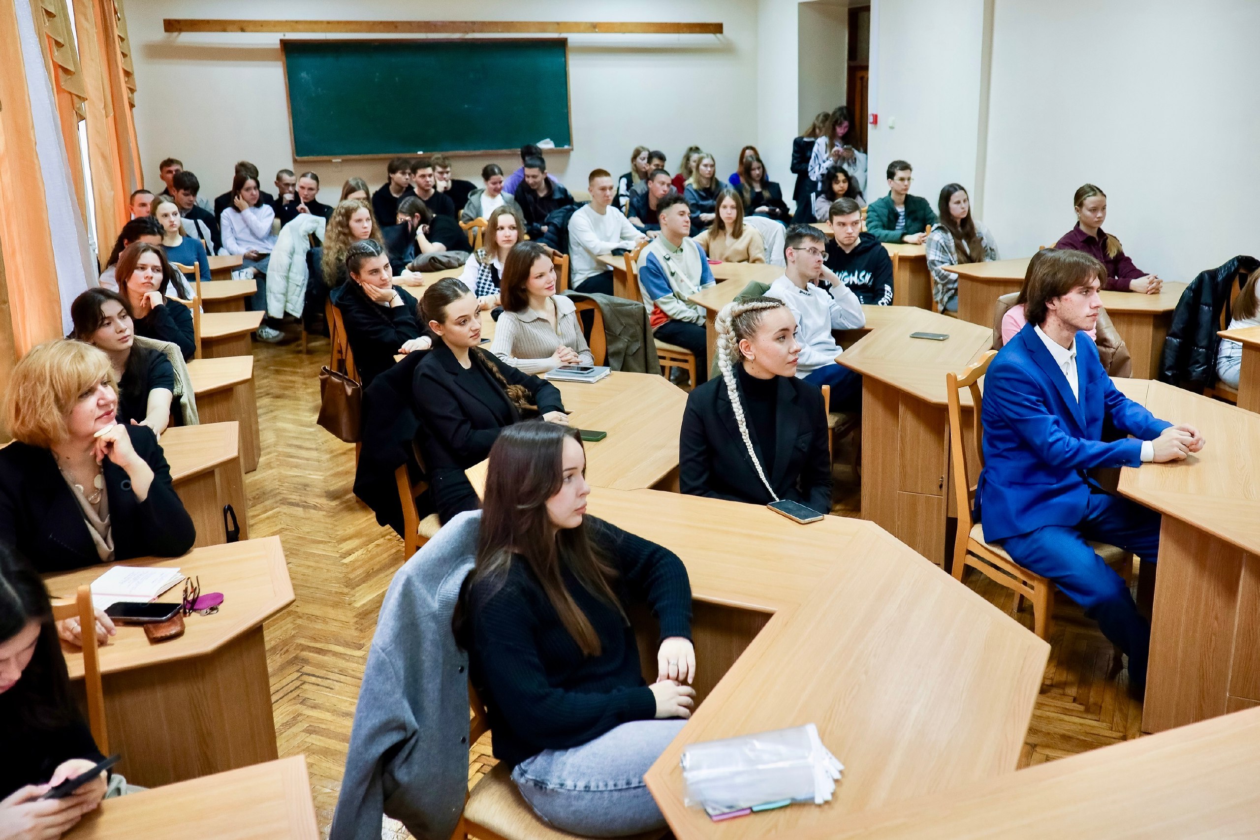 Анатолий Аксаков провел просветительские мероприятия со студентами ведущих вузов республики Анатолий Аксаков провел просветительские мероприятия со студентами ведущих вузов республики
