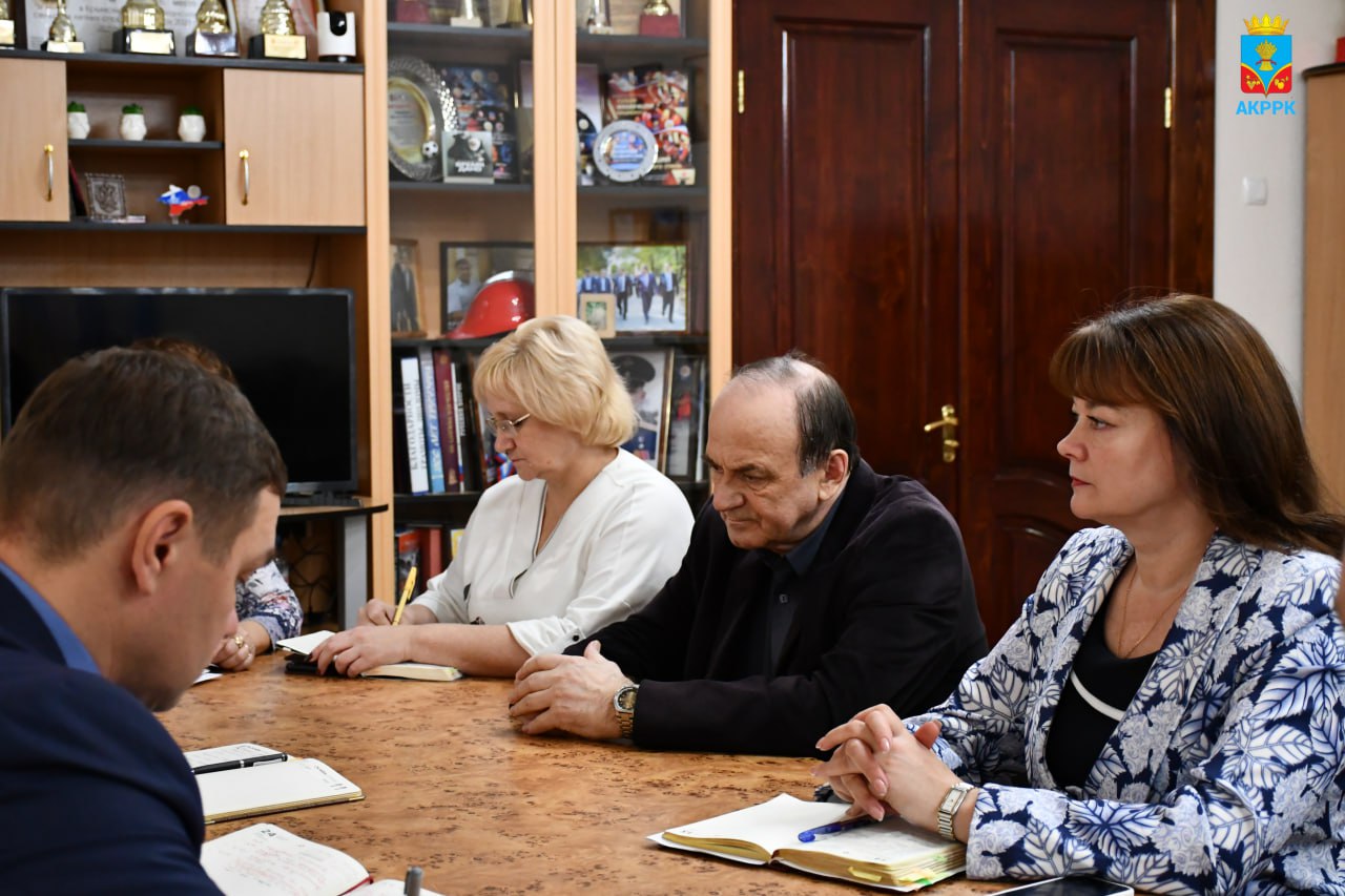 Василий Грабован: Сегодня начал рабочую неделю со знакомства с руководителем территориального отдела по Северо-Восточному Крыму межрегионального управления Роспотребнадзора по Республике Крым и городу Севастополю Галиной... Василий Грабован: Сегодня начал рабочую неделю со знакомства с руководителем территориального отдела по Северо-Восточному Крыму межрегионального управления Роспотребнадзора по Республике Крым и городу Севастополю Галиной...