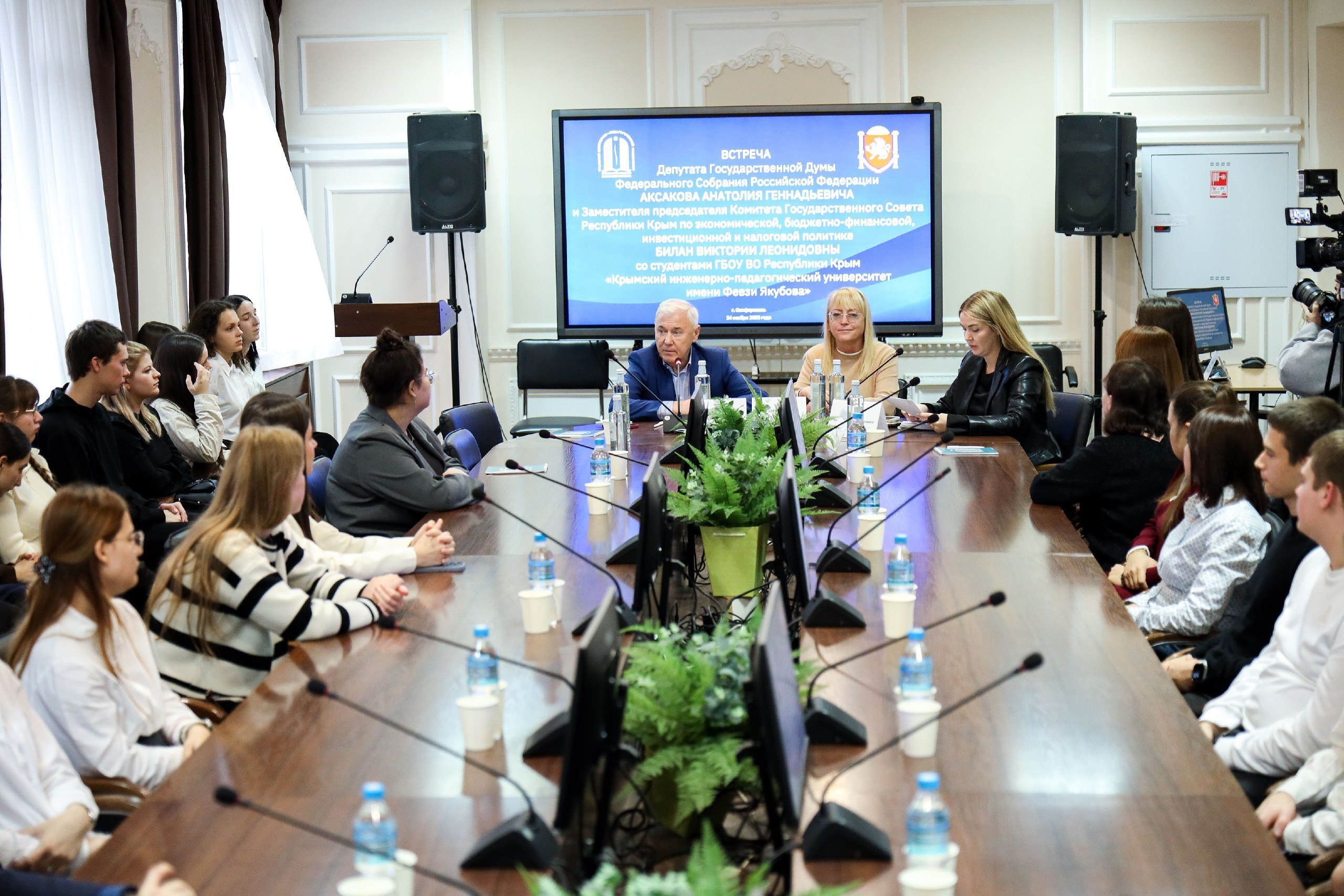 Анатолий Аксаков и Ирина Кивико вручили награды победителям конкурса «Знатоки финансового ранка»-2025, проводимого на территории республики