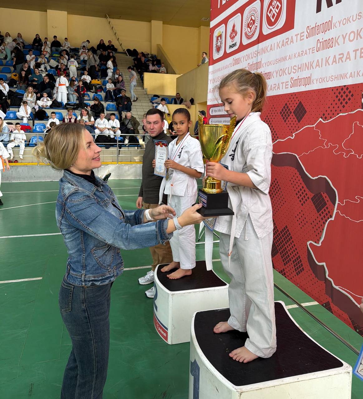 Ольга Торубарова: Совместно с ветераном боевых действий, участником кадрового проекта «Герои Крыма» приняли участие в награждении спортсменов, завоевавших призовые места на республиканских соревнованиях по киокусинкаю Ольга Торубарова: Совместно с ветераном боевых действий, участником кадрового проекта «Герои Крыма» приняли участие в награждении спортсменов, завоевавших призовые места на республиканских соревнованиях по киокусинкаю