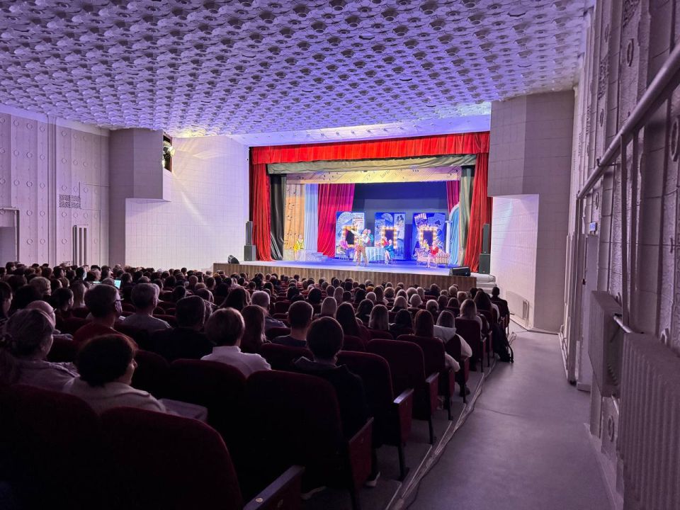 Антон Кравец: В нашем районном Доме культуры Государственный академический музыкальный театр Республики Крым представил искрометный спектакль-шутку «Водевиль»! Антон Кравец: В нашем районном Доме культуры Государственный академический музыкальный театр Республики Крым представил искрометный спектакль-шутку «Водевиль»!