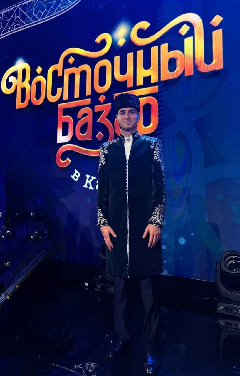 Солист Крымскотатарского фольклорного ансамбля «Крым» Крымской государственной филармонии Мамет Хархара награждён Дипломом I степени Международного фестиваля национальных культур «Восточный базар» Солист Крымскотатарского фольклорного ансамбля «Крым» Крымской государственной филармонии Мамет Хархара награждён Дипломом I степени Международного фестиваля национальных культур «Восточный базар»