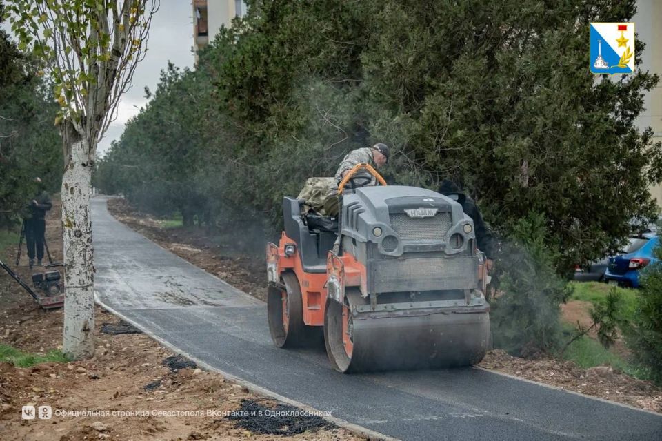 Завершаем благоустройство пешеходной сети на улице Лиговской в Казачьей бухте Завершаем благоустройство пешеходной сети на улице Лиговской в Казачьей бухте