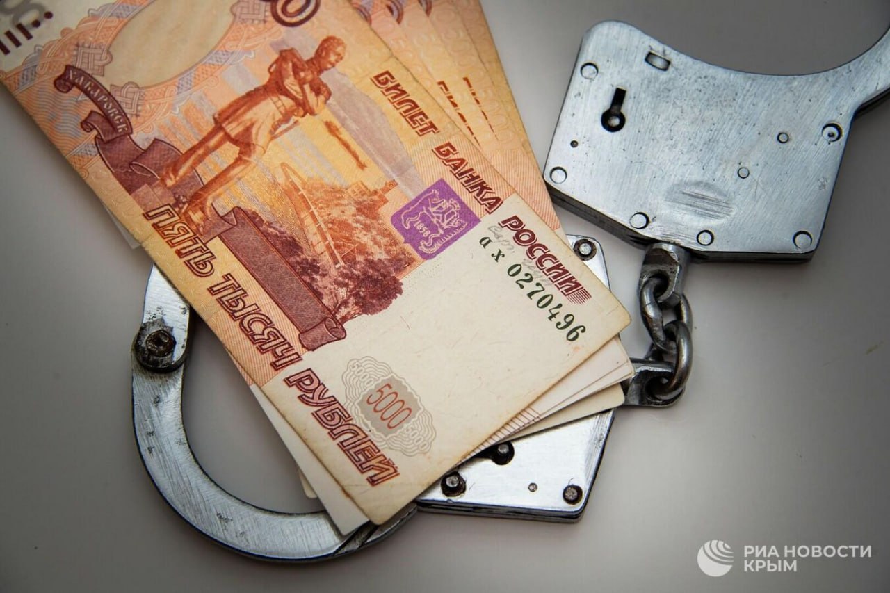 Завербовали мошенники: в Севастополе задержали студента-курьера