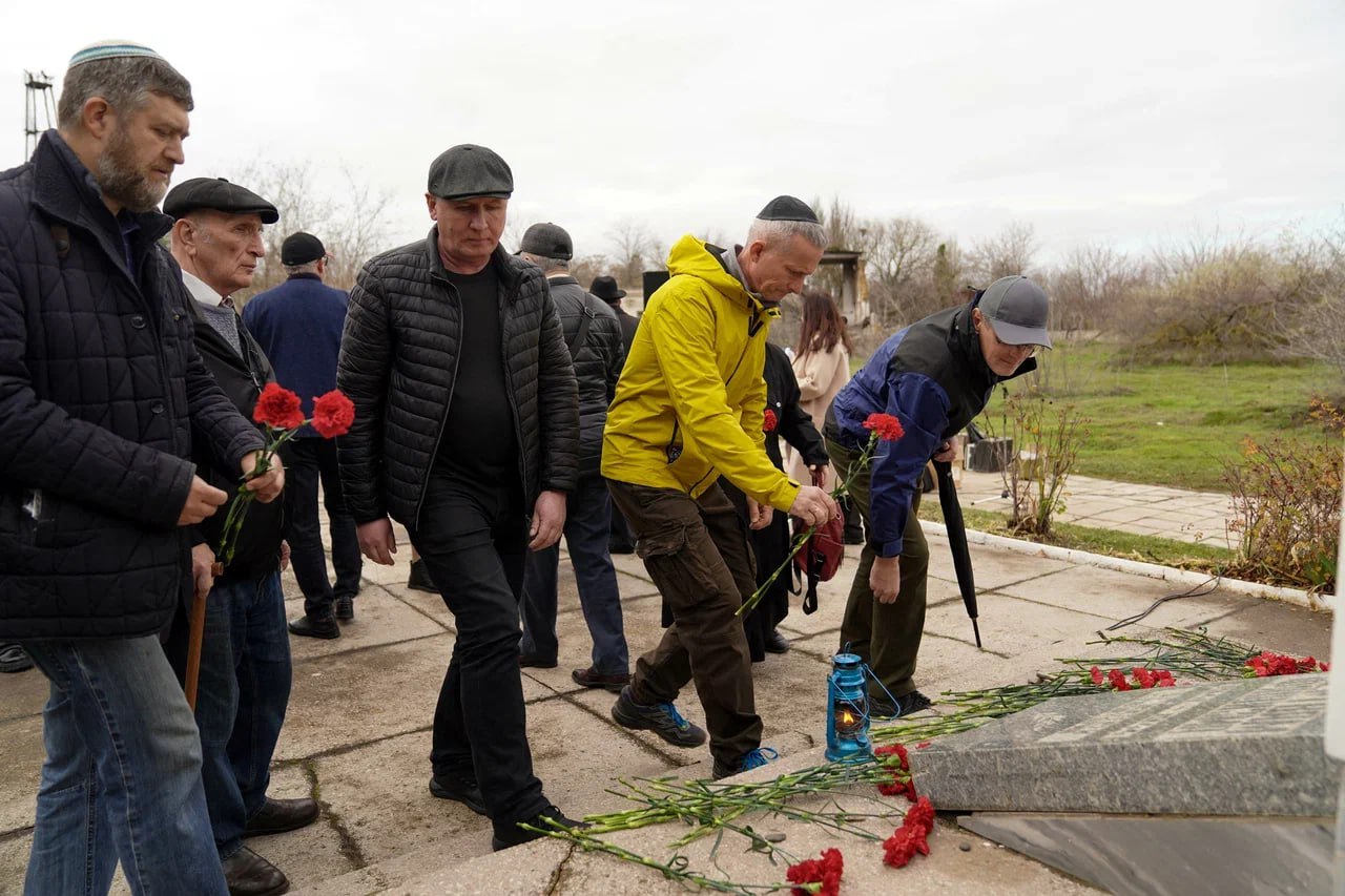 В Евпатории почтили память крымчаков и евреев, ставших жертвами нацизма В Евпатории почтили память крымчаков и евреев, ставших жертвами нацизма