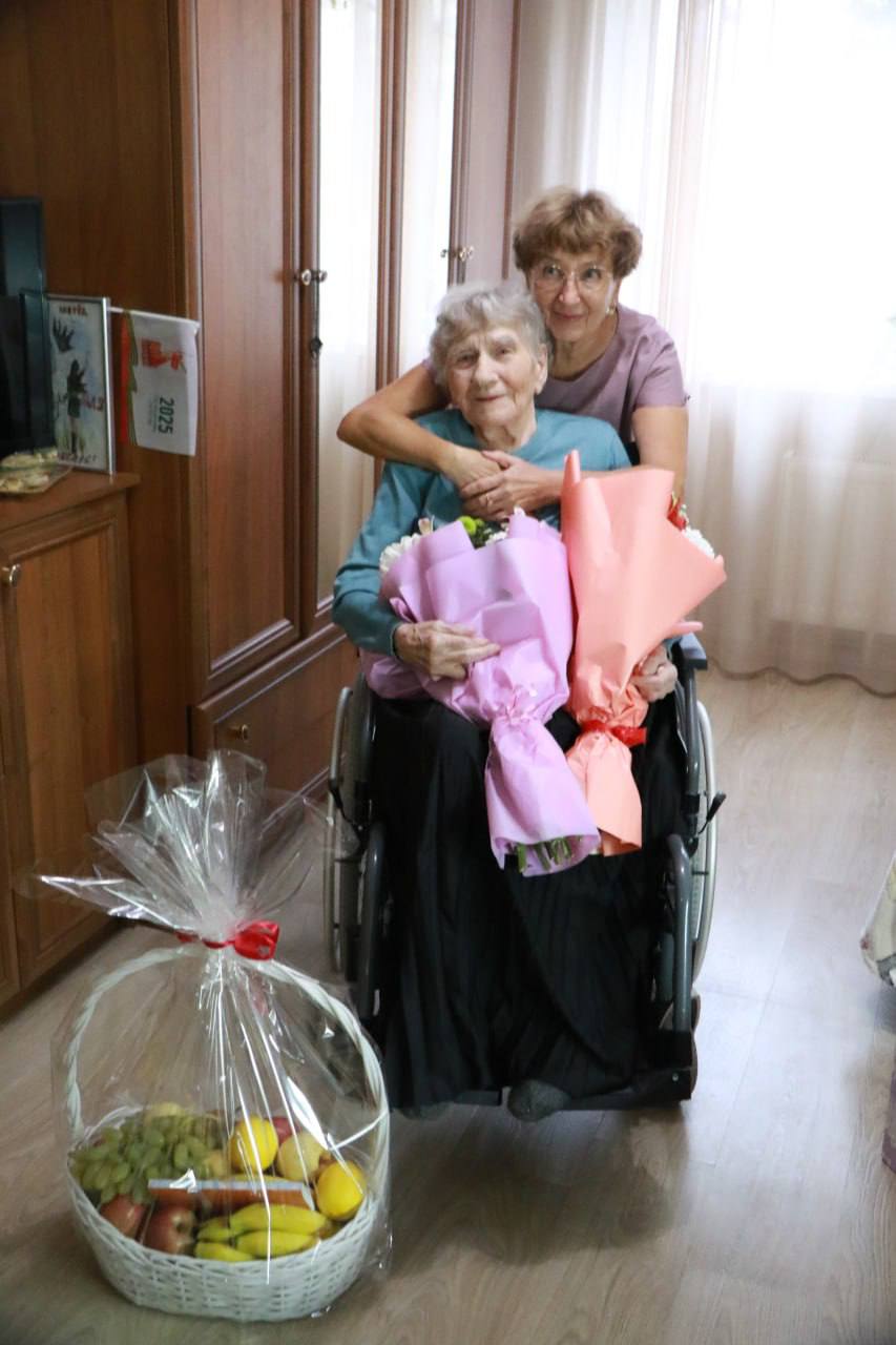 Ольга Урайкина: Сегодня мы хотим отметить особый праздник - День Рождения Антонины Александровны Мелединой, которой 23 ноября исполнилось 102 года !