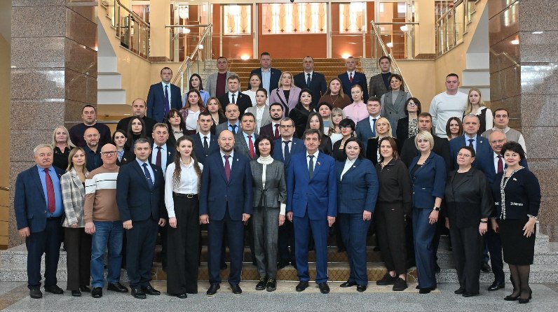 Владимир Константинов: В рамках деятельности нашей Комиссии Совета законодателей по интеграции новых субъектов РФ в правовую систему России более 50 управленцев из новых субъектов прошли обучение в Высшей школе...