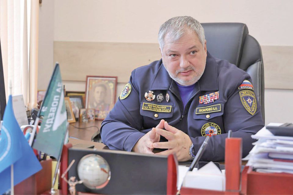 О сложной специфике работы спасателей и наиболее опасных туристических маршрутах на полуострове «Крымской газете» рассказал Андрей Назаренко, начальник ГКУ РК «КРЫМ-СПАС»