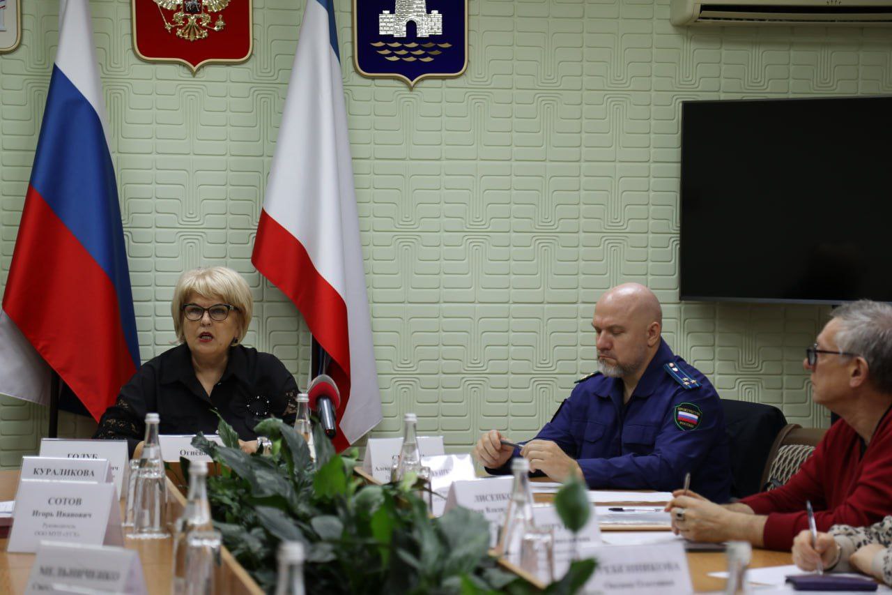 Галина Огнёва: Совместно с прокурором города Александром Спириным провели совещание с руководителями управляющих компаний по вопросам содержания жилого фонда Галина Огнёва: Совместно с прокурором города Александром Спириным провели совещание с руководителями управляющих компаний по вопросам содержания жилого фонда