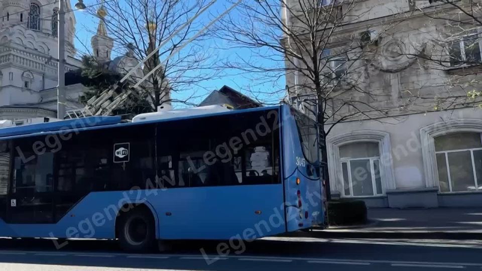 Движение в правой полосе на улице Большой Морской- затруднено