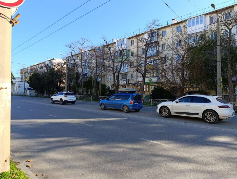 В Севастополе столкнулись три легковушки – пострадала 7-летняя девочка