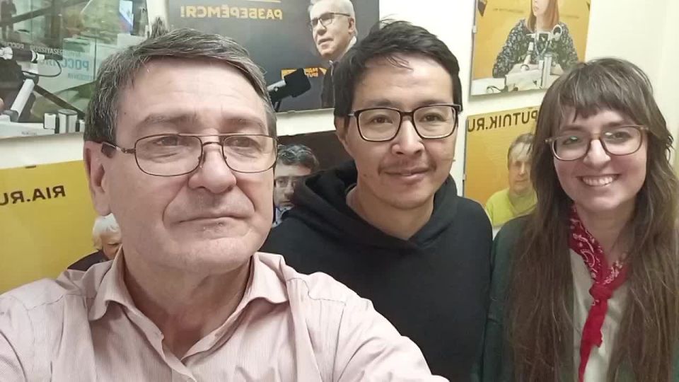 Ждем вас в эфире в 16.30!. В программе политолога и журналиста-международника Радика Амирова "Крымский орнамент" режиссер Михаил Кулунаков и его супруга Ольга рассказали, как задумка одного из мощнейших национальных фильмов...