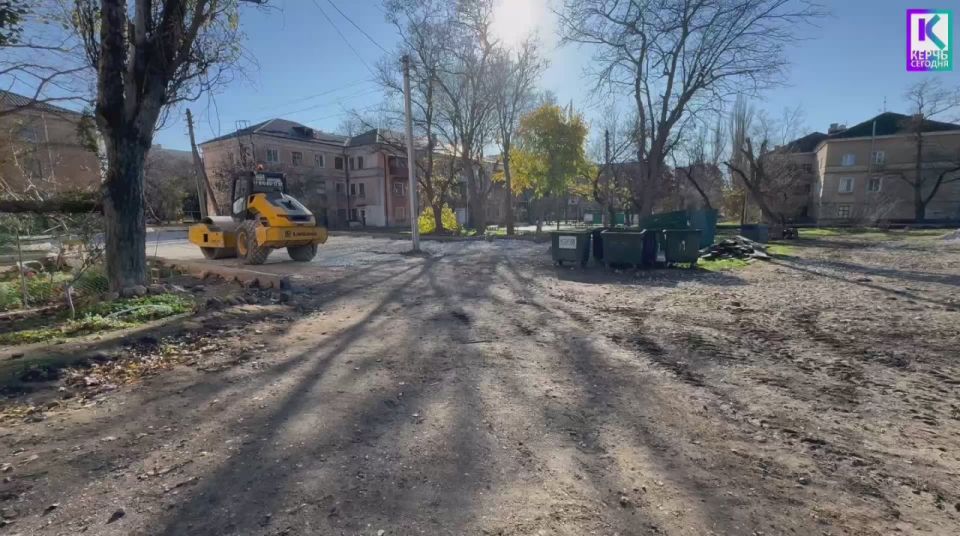Продолжается благоустройство двора по ул. Петра Дейкало, 6/1, Архитектурной, 5/2, Бульвару Пионеров, 2/5
