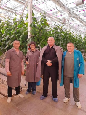 Реализация государственной программы «Герои Крыма» продолжает набирать обороты! Сотрудники Управления растениеводства совместно с участником программы, Андреем Зыряновым, побывали в передовом тепличном комплексе «Белогорский»