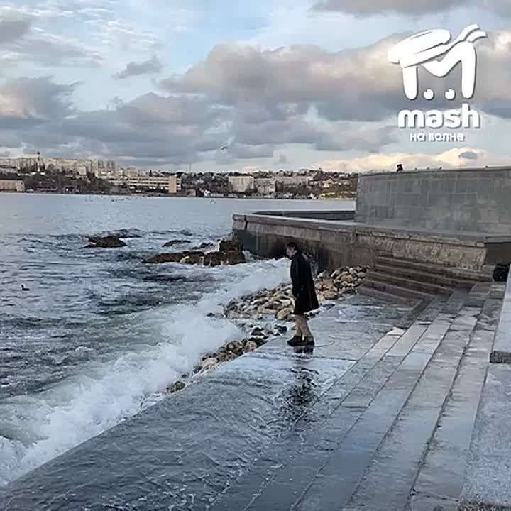 Это одмен ждёт ваших эксклюзивчиков в предложке