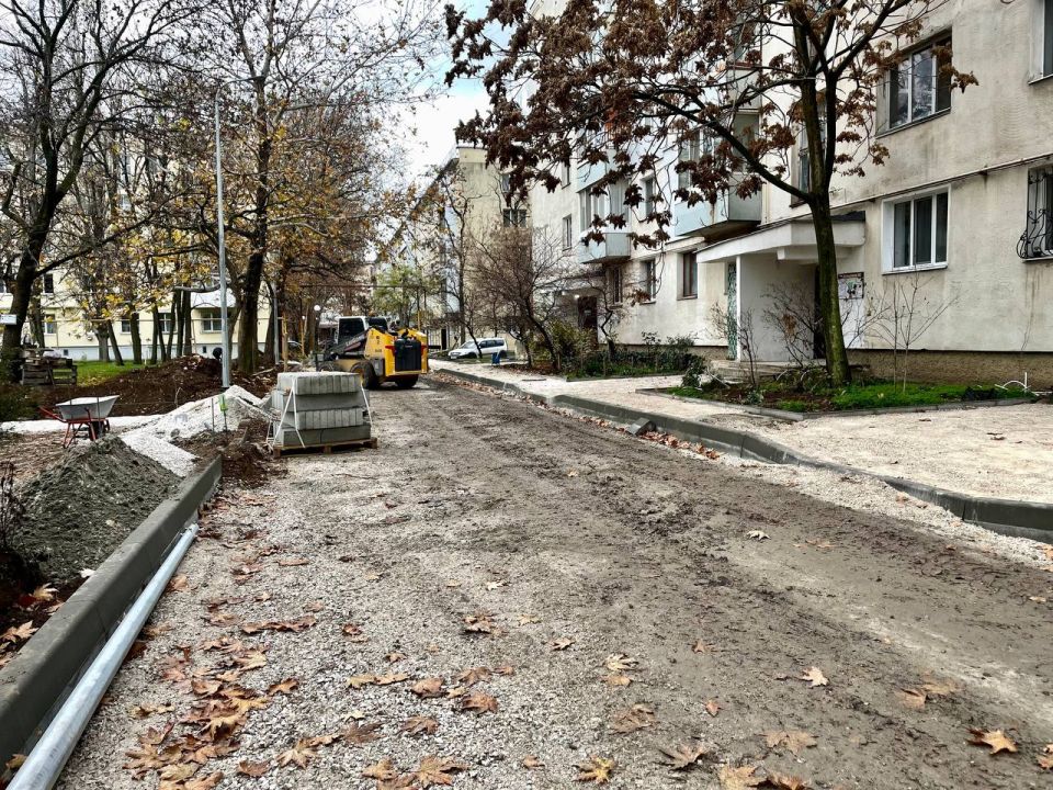 Василий Телиженко: К концу 2025 года в Армянске появятся еще несколько благоустроенных придомовых территорий Василий Телиженко: К концу 2025 года в Армянске появятся еще несколько благоустроенных придомовых территорий