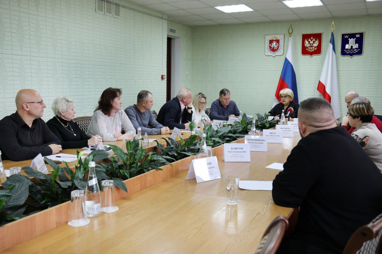 Галина Огнёва: Совместно с прокурором города Александром Спириным провели совещание с руководителями управляющих компаний по вопросам содержания жилого фонда Галина Огнёва: Совместно с прокурором города Александром Спириным провели совещание с руководителями управляющих компаний по вопросам содержания жилого фонда